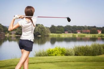 £18 for 3 x 1hr beginner golf lessons inc. 18 holes, £36 for 6 x 1hr intermediate lessons or for 4 x 90-min advanced lessons at Oakmere Park Golf Club - save up to 60%