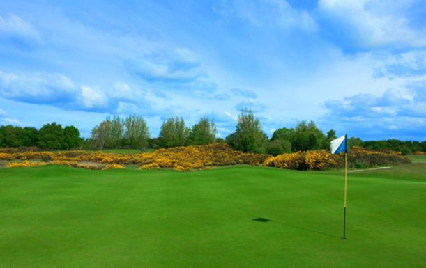 Golf for 2 at Dorset Golf Resort including Bacon Roll & a Tea or Coffee