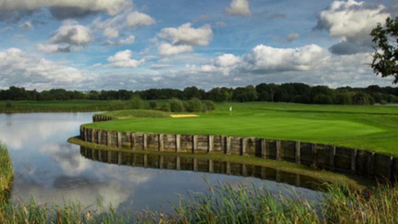 18 Holes for TWO including a Bacon Roll & a Hot Drink each at Twisted Stone Golf Club